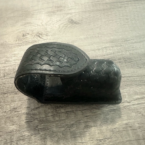 Vintage Leather Safariland Mace Holder - Picture 2 of 6